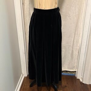 Vintage Amherst sport velvet maxi skirt with pockets. Size 12